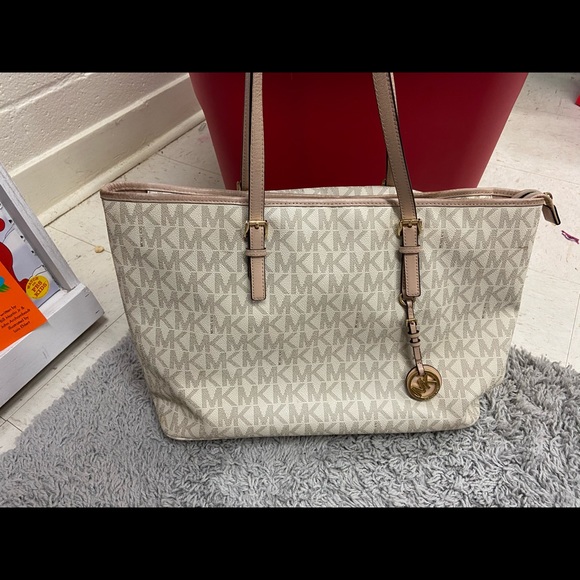 Michael Kors Jet Set Travel Tote (Large) - Picture 7 of 7